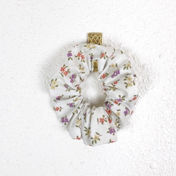 Accessories - Floral Scrunchie Single